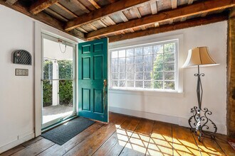 175 Mountain Rd in Wilton, CT - Building Photo - Building Photo