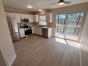 1011 Pinoak Ct in East Pittsburgh, PA - Building Photo - Building Photo