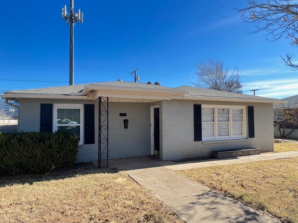 304 Sunset St in Midland, TX - Building Photo