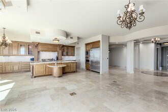 9103 Alta Dr in Las Vegas, NV - Foto de edificio - Building Photo