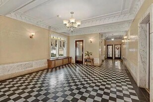 122 W 39th St in Bayonne, NJ - Building Photo