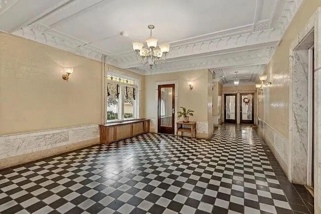 property at 122 W 39th St