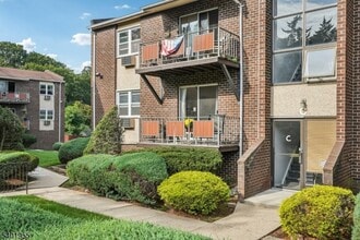 421 Bloomfield Ave in Verona, NJ - Building Photo - Building Photo