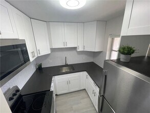 3930 Crystal Lake Dr in Pompano Beach, FL - Building Photo - Building Photo