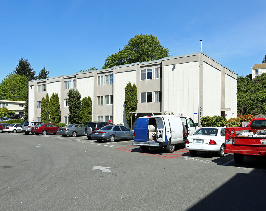 Golden Sunset Apartments in Seattle, WA - Building Photo