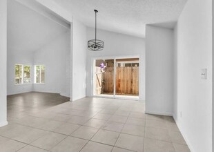 6930 Trovita Way in Citrus Heights, CA - Building Photo - Building Photo