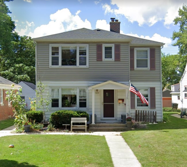 3239 N 91st St, Unit Upper Unit