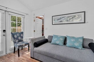 2844 Burgener Blvd, Unit Totally Private Studio in San Diego, CA - Building Photo - Building Photo