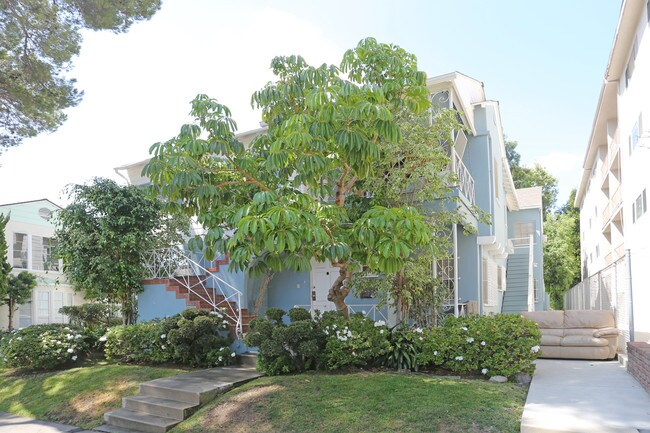 445 Kelton Ave in Los Angeles, CA - Foto de edificio - Building Photo