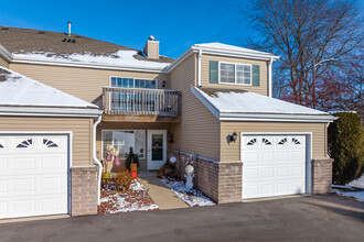 Evergreen Townhomes South in Manitowoc, WI - Building Photo - Building Photo