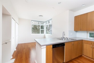 15130 NE 81st Way in Redmond, WA - Building Photo - Building Photo