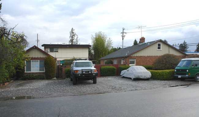 840 Mountain View Ave in Mountain View, CA - Building Photo - Building Photo