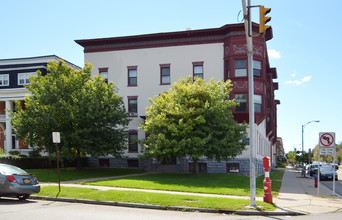 228 Summer St in Buffalo, NY - Foto de edificio - Building Photo