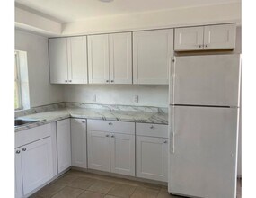 310 W Blue Heron Blvd in West Palm Beach, FL - Building Photo - Building Photo