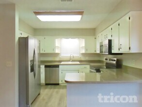 1064 Lana Court in Orange Park, FL - Foto de edificio - Building Photo