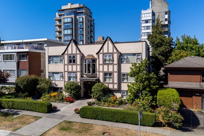 Chumleigh Manor in Vancouver, BC - Building Photo - Building Photo