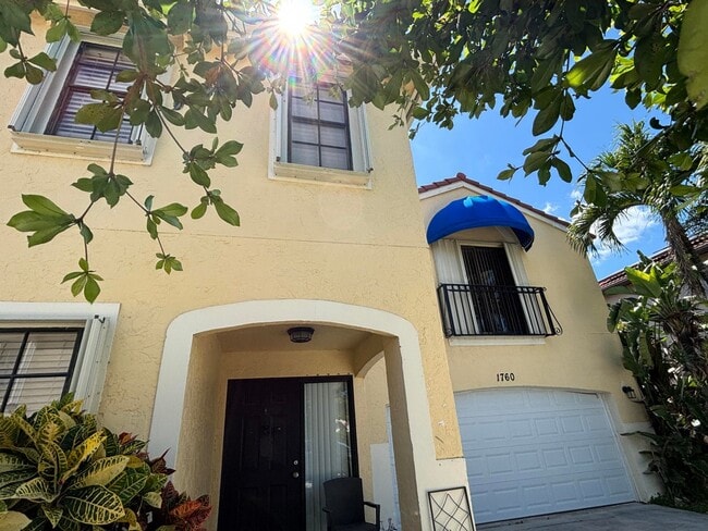 1760 Shoreside Cir in Wellington, FL - Foto de edificio - Building Photo