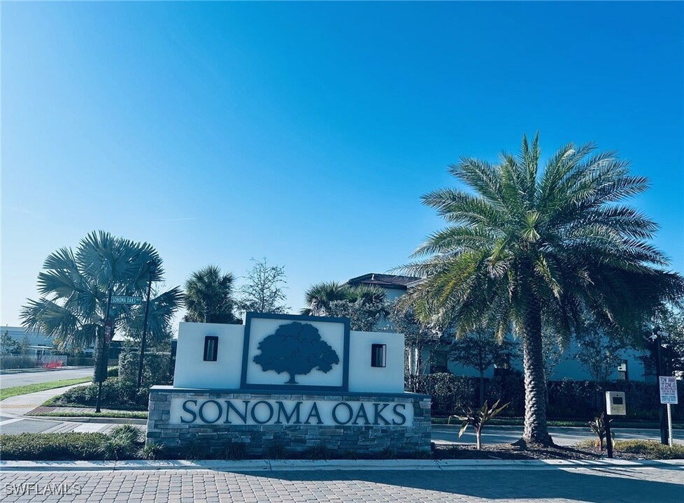 4085 Sonoma Oaks Wy in Naples, FL - Building Photo