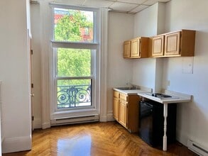 389 Beacon St, Unit 15 in Boston, MA - Building Photo - Building Photo