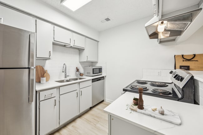 Falltree Apartments in Mesquite, TX - Building Photo - Building Photo