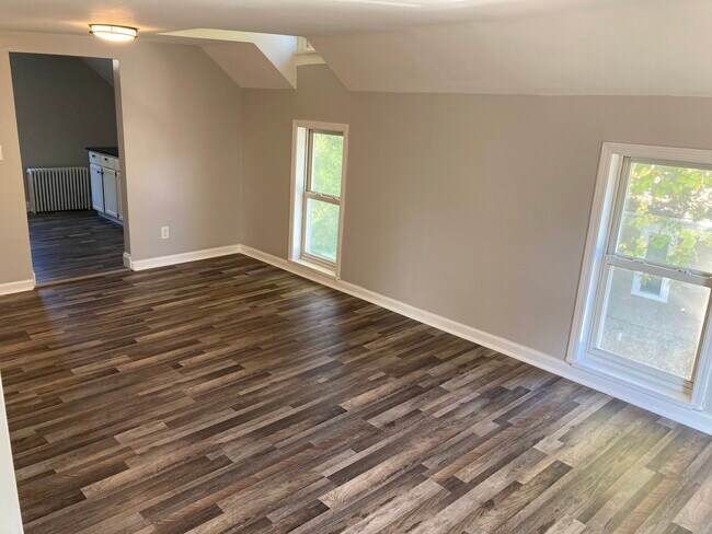 116 Chestnut St, Unit B Lower in Syracuse, NY - Foto de edificio - Building Photo