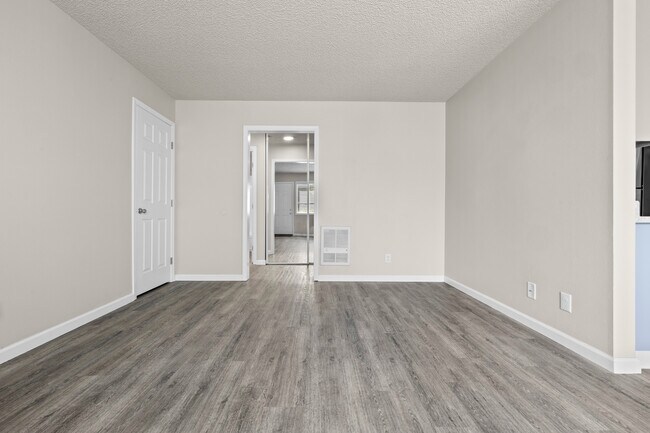 Sahara Apartments in Merced, CA - Foto de edificio - Building Photo