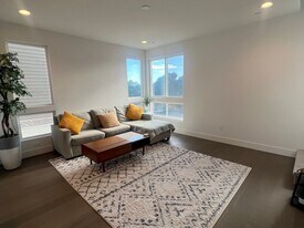 814 Marina Way S in Richmond, CA - Building Photo
