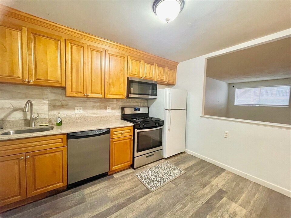 195 Independence Ave in Quincy, MA - Building Photo