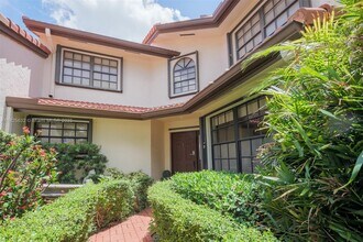 9318 NW 50th Doral Cir S in Doral, FL - Building Photo - Building Photo