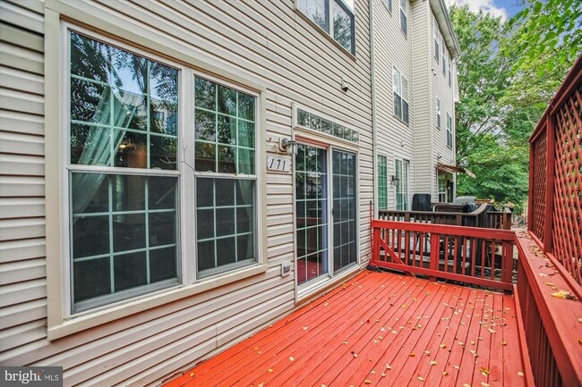 property at 171 Barrett Pl