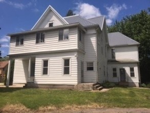 29 2nd St NE in Madelia, MN - Foto de edificio - Building Photo