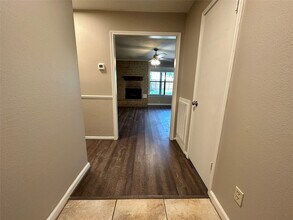 2111 Rycroft Dr in Spring, TX - Foto de edificio - Building Photo