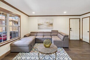 906 Chapel Creek Dr in Hoover, AL - Building Photo