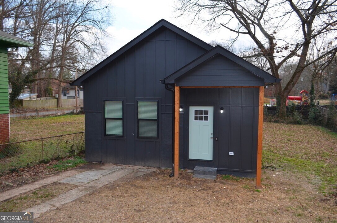 1696 S Gordon St SW in Atlanta, GA - Building Photo