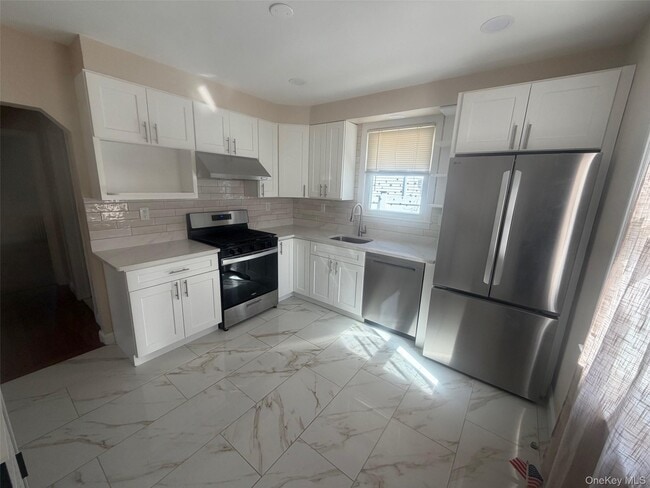 73 Willoughby Ave in Hicksville, NY - Building Photo - Building Photo