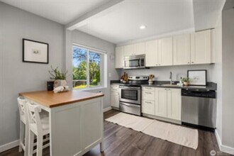 1800 Taylor Ave N in Seattle, WA - Building Photo - Building Photo