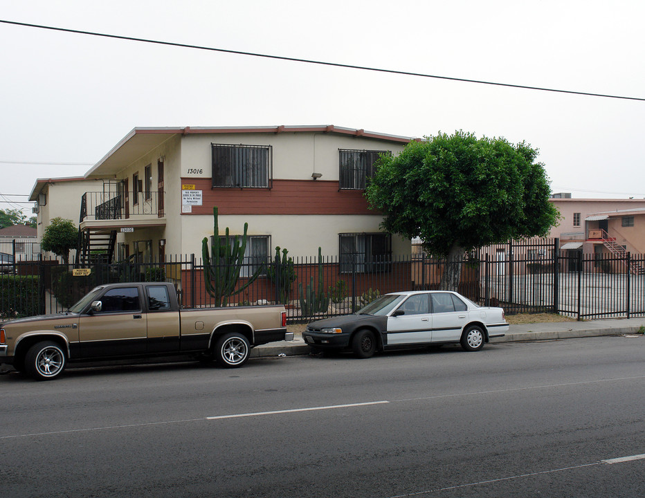 13016 S Vermont Ave in Gardena, CA - Building Photo