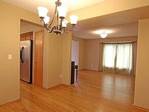 1118 Rolling Creek Dr NE in Cedar Rapids, IA - Building Photo - Building Photo