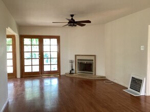 1125 Pagoda Pl in Los Angeles, CA - Building Photo - Building Photo