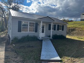 922 Clark St in Bristol, VA - Building Photo