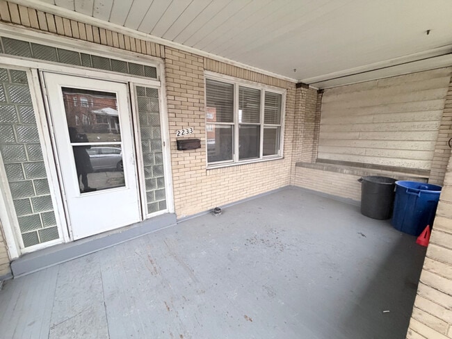 2233 Brownsville Rd in Pittsburgh, PA - Foto de edificio - Building Photo