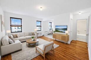 689 Fort Washington Ave in New York, NY - Building Photo