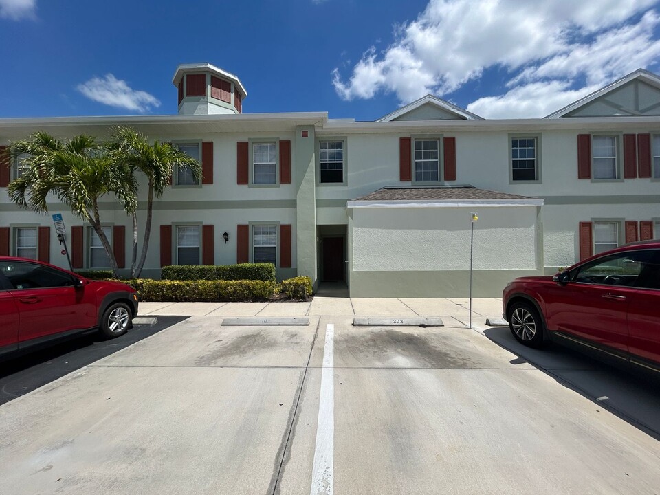 3525 Milan Dr in Ft. Myers, FL - Building Photo
