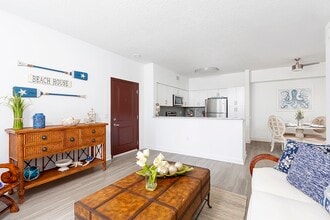 Quantum Lake Villas Apartments in Boynton Beach, FL - Foto de edificio - Building Photo