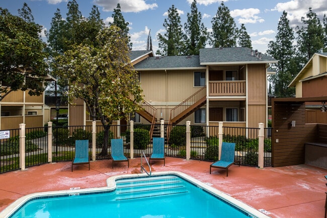 Sommerset in Vacaville, CA - Foto de edificio - Building Photo