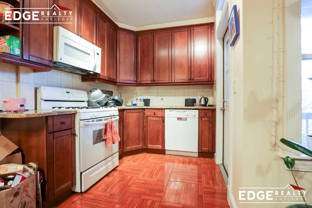 7 Delaware Pl in Boston, MA - Building Photo