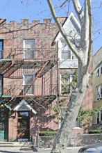 18-27 Ditmars Blvd in Astoria, NY - Building Photo - Building Photo