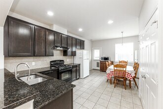 6443 Wilshire Fern in Houston, TX - Building Photo - Building Photo