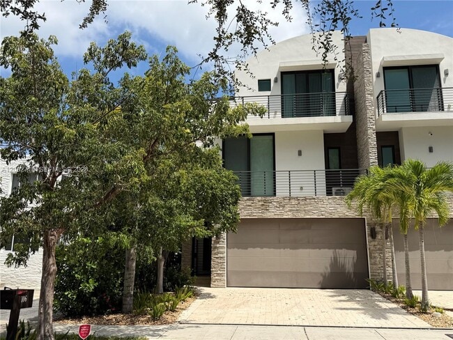 property at 106 NE 16th Ter