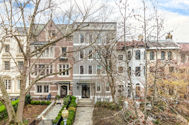 1900 Biltmore St NW in Washington, DC - Foto de edificio - Building Photo